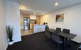 Midnight Luxe 2Br 2Bath Apartment 507 In The Heart Of Braddon L5 Views Pool Sauna Gym Wifi